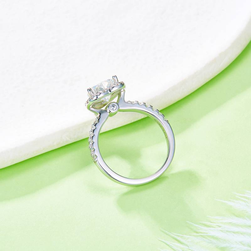 Affordable Luxury心形S925银镀白金MoissaniteWomen's Ring2.0ctD级